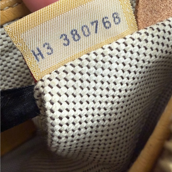 VTG Dooney & Bourke British Tan All Weather Leather Two Tone Shoulder Bag - Picture 16 of 16